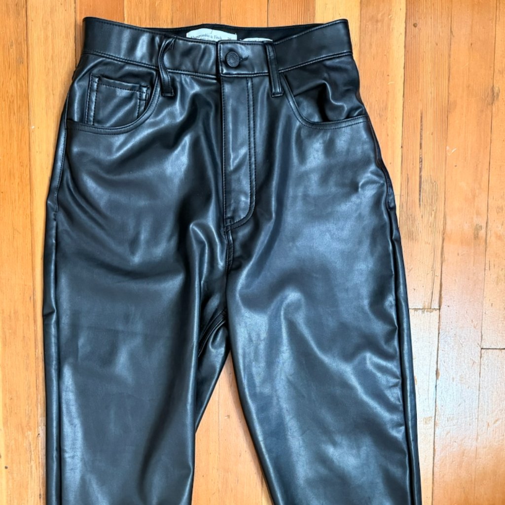 Abercrombie Black Faux Leather Pants Size Us 2 W26